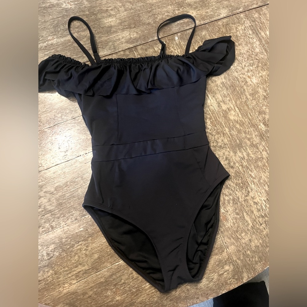 Small blk one piece with detachable straps and top ruffle high quality